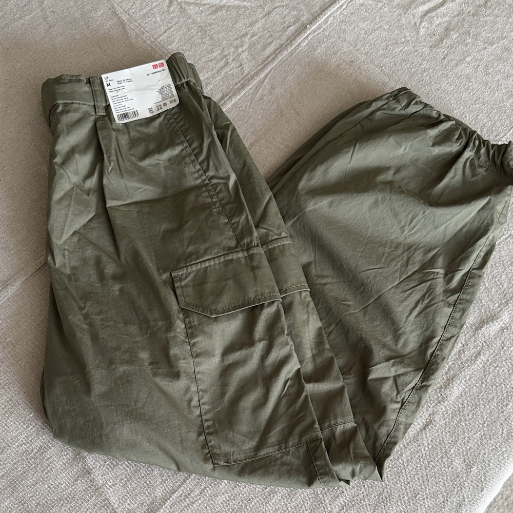 Uniqlo Cargo Pants in Olive